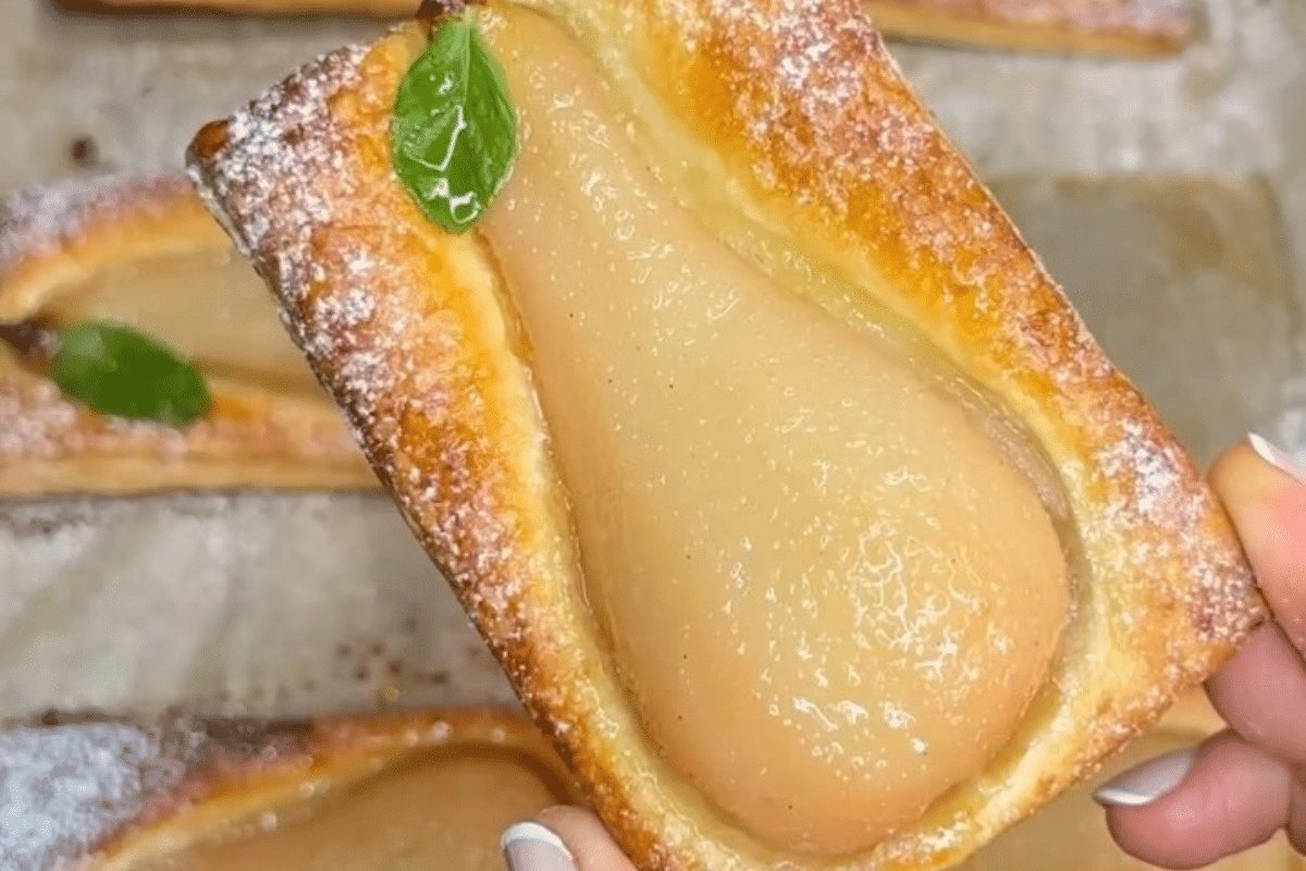 Tarte à la poire : recette feuilletée noix et miel