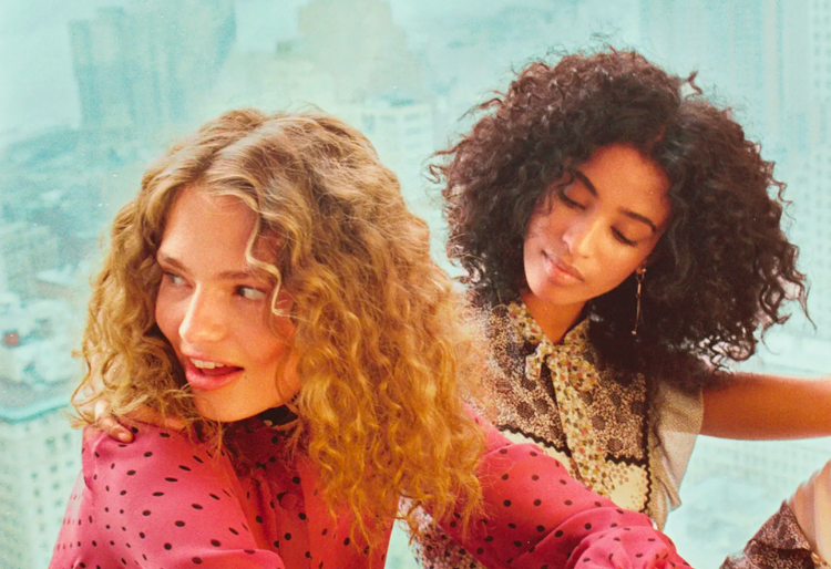 Cheveux bouclés : comment les dompter et les sublimer