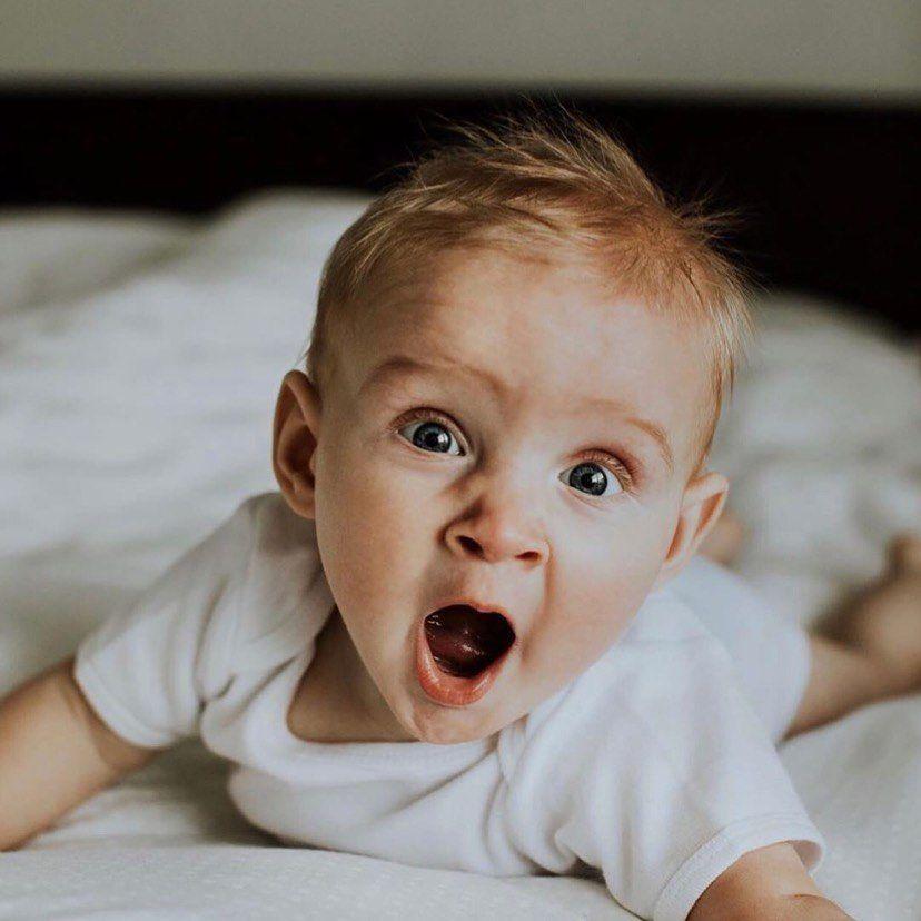Bébé ne fait pas ses nuits à 6 mois : causes et solutions