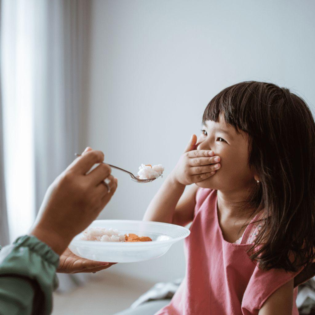 Enfant qui refuse de manger : comprendre la néophobie alimentaire