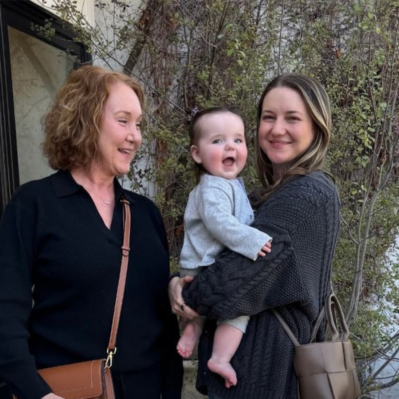 En quoi être maman change sa relation à sa propre mère ?