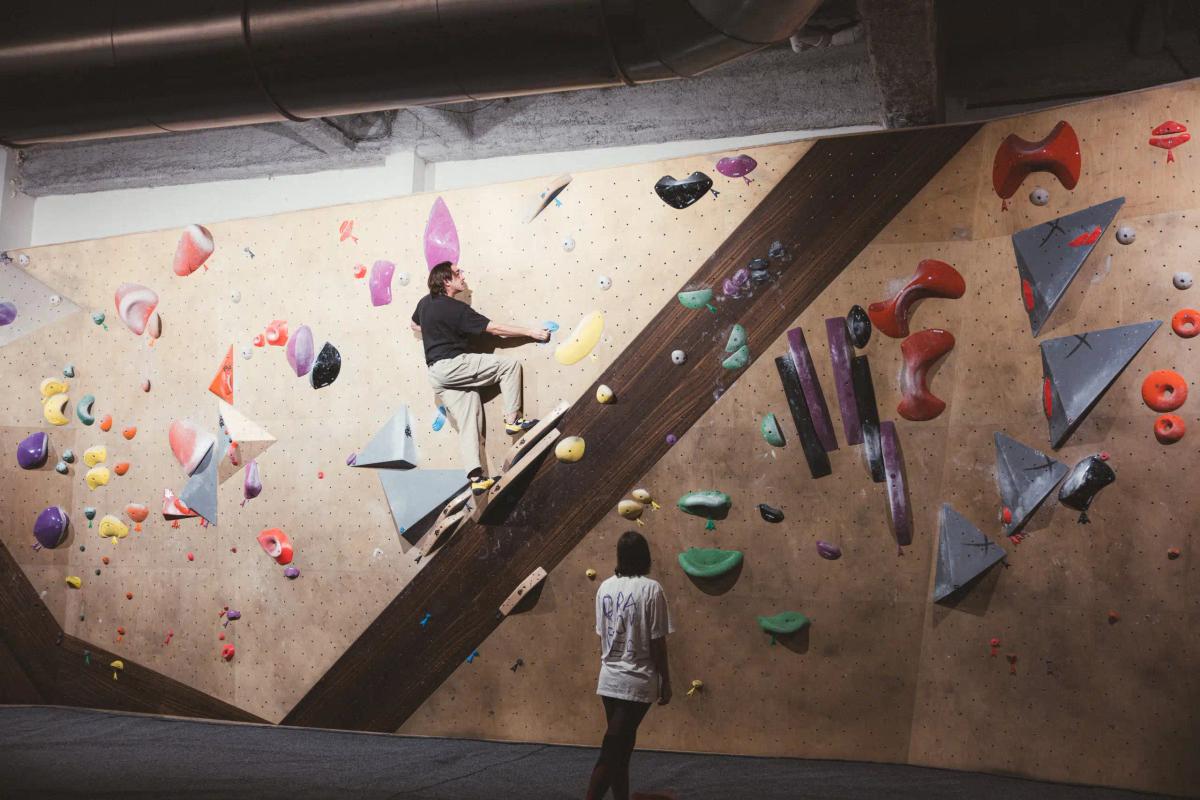 Climbing Buttes-Chaumont