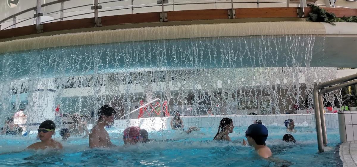 Piscines pour enfants à Paris et autour : où nager pendant les vacances de la Toussaint