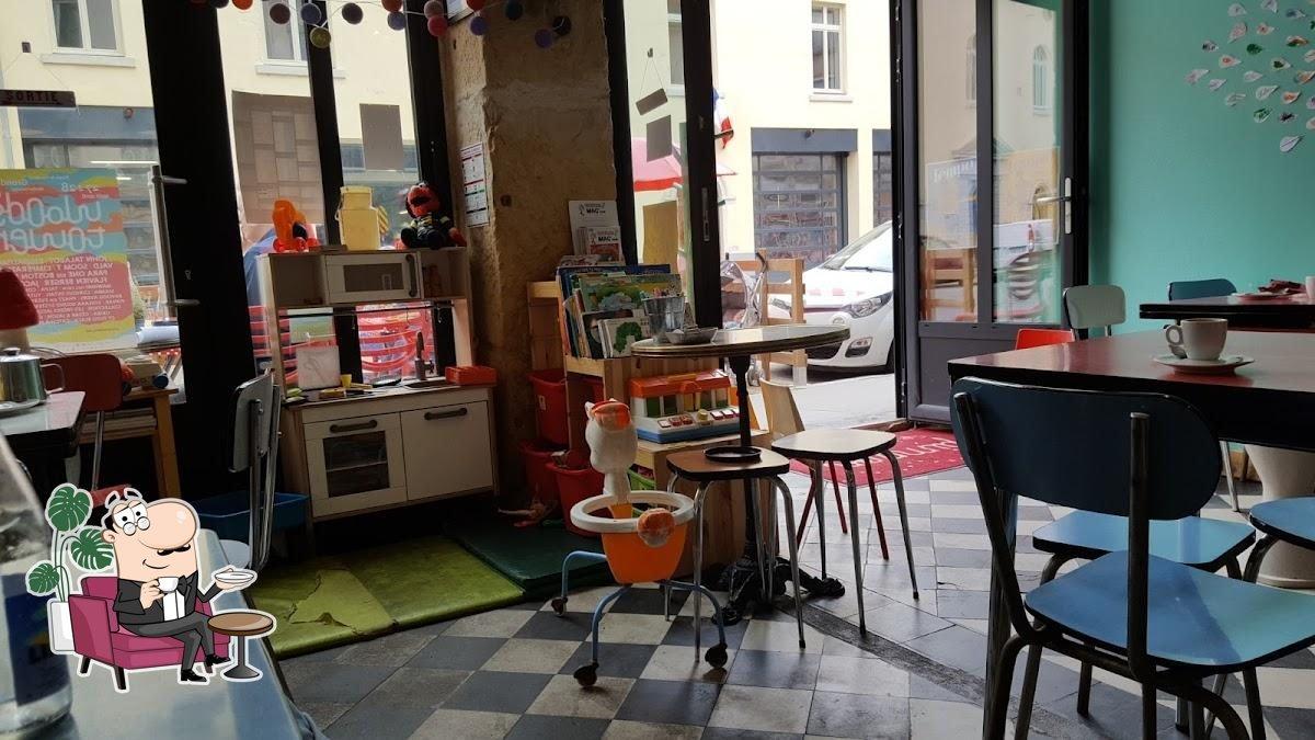 Le café à jouets