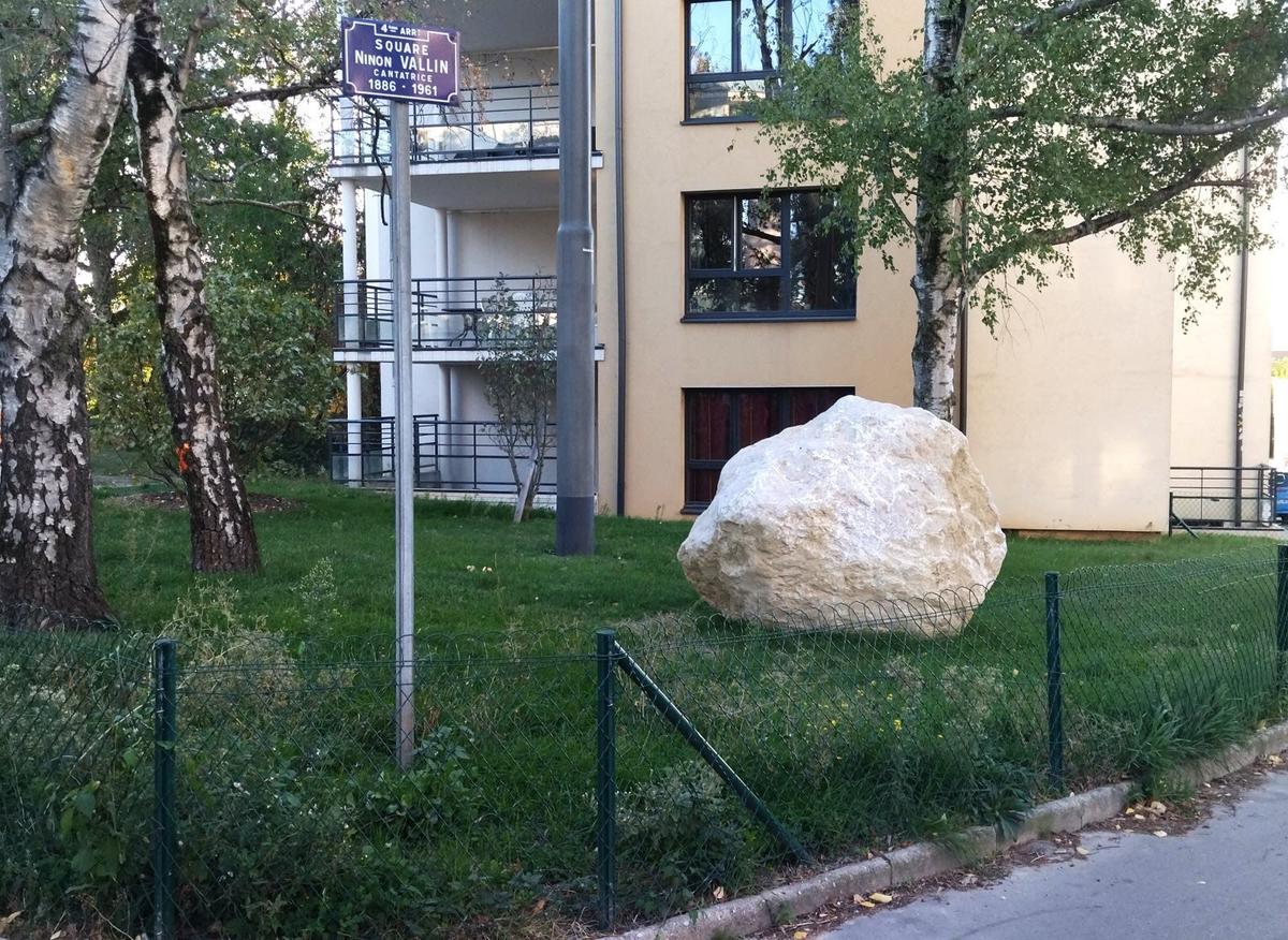 Square Ninon Vallin